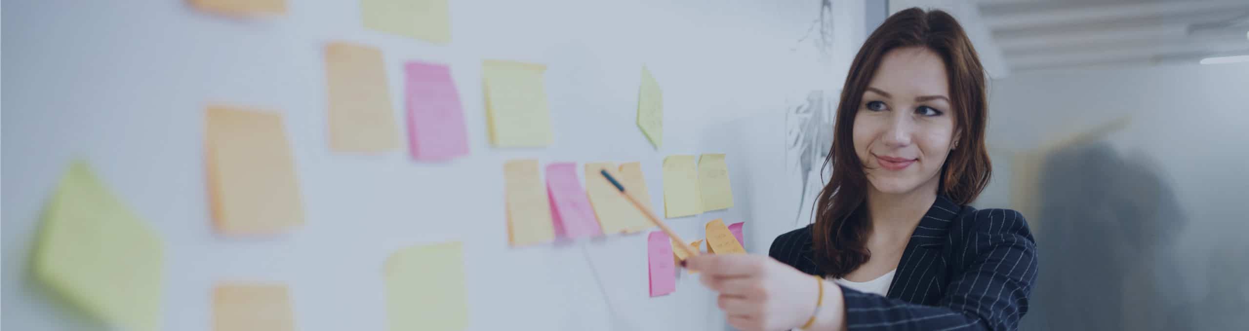 Pani z karteczkami2x